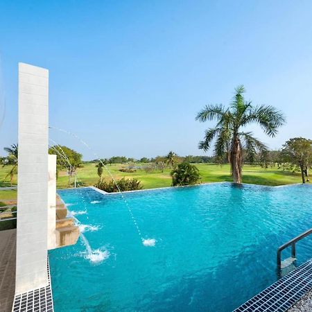 Uniland Golf & Resort Nakhon Pathom Esterno foto