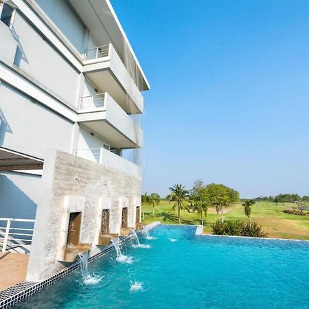 Uniland Golf & Resort Nakhon Pathom Esterno foto