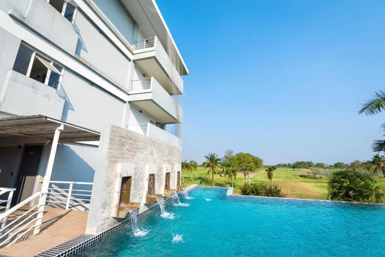Uniland Golf & Resort Nakhon Pathom Esterno foto