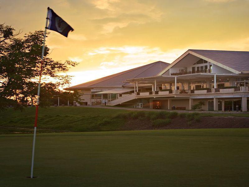 Uniland Golf & Resort Nakhon Pathom Esterno foto