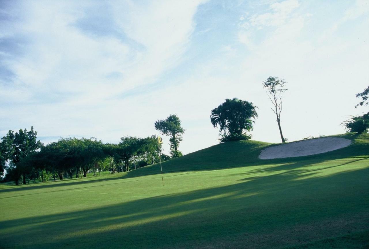 Uniland Golf & Resort Nakhon Pathom Esterno foto