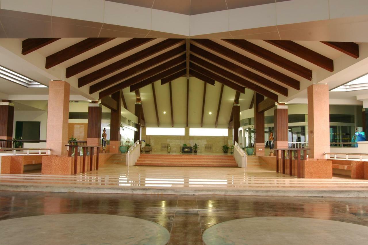 Uniland Golf & Resort Nakhon Pathom Esterno foto
