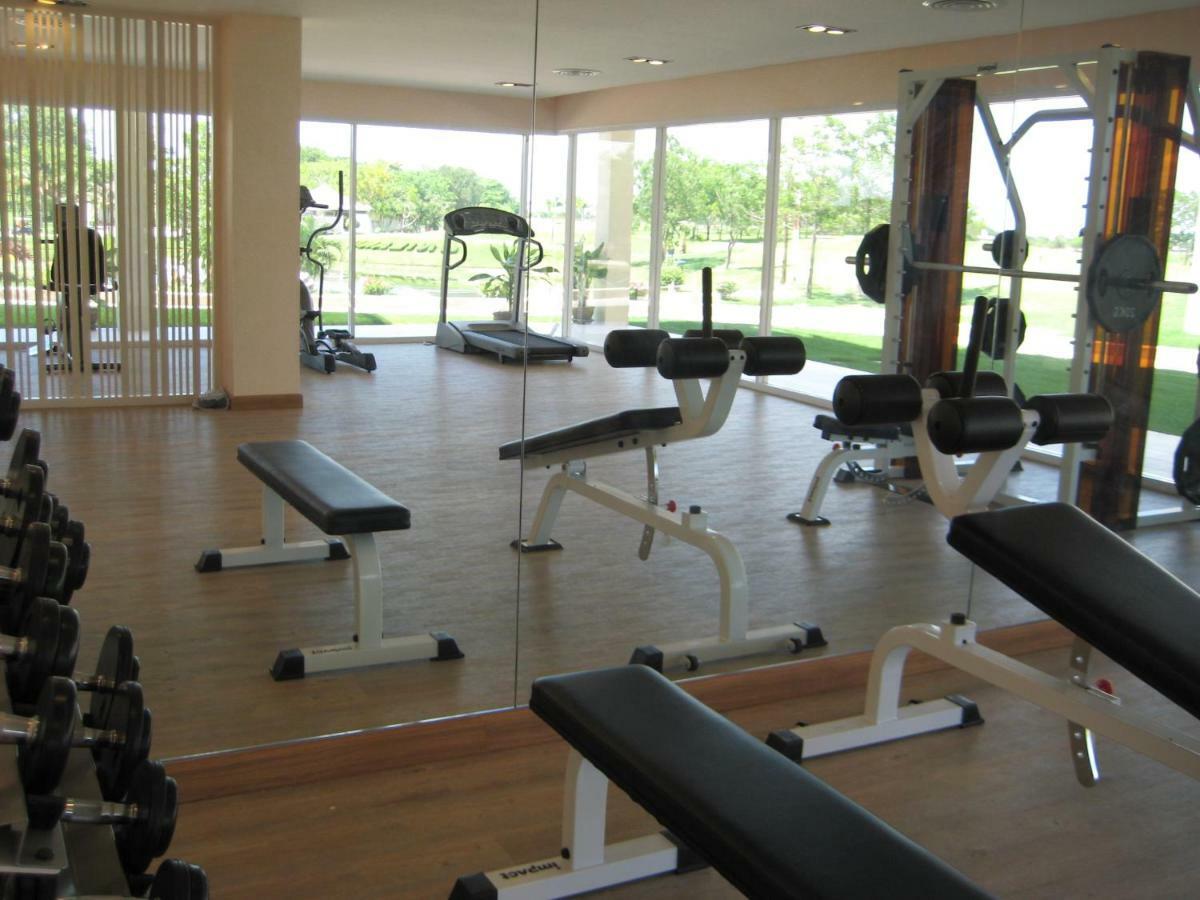Uniland Golf & Resort Nakhon Pathom Esterno foto