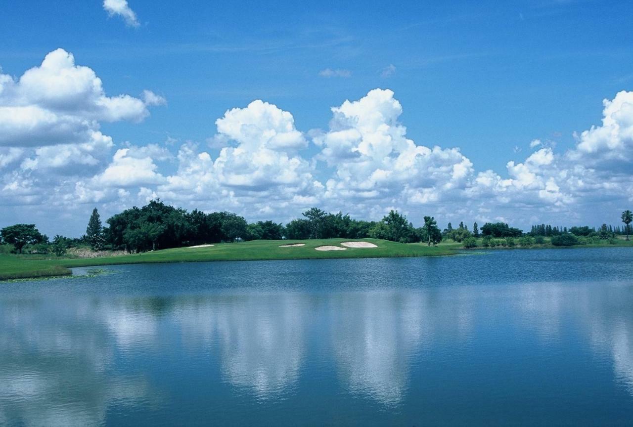 Uniland Golf & Resort Nakhon Pathom Esterno foto